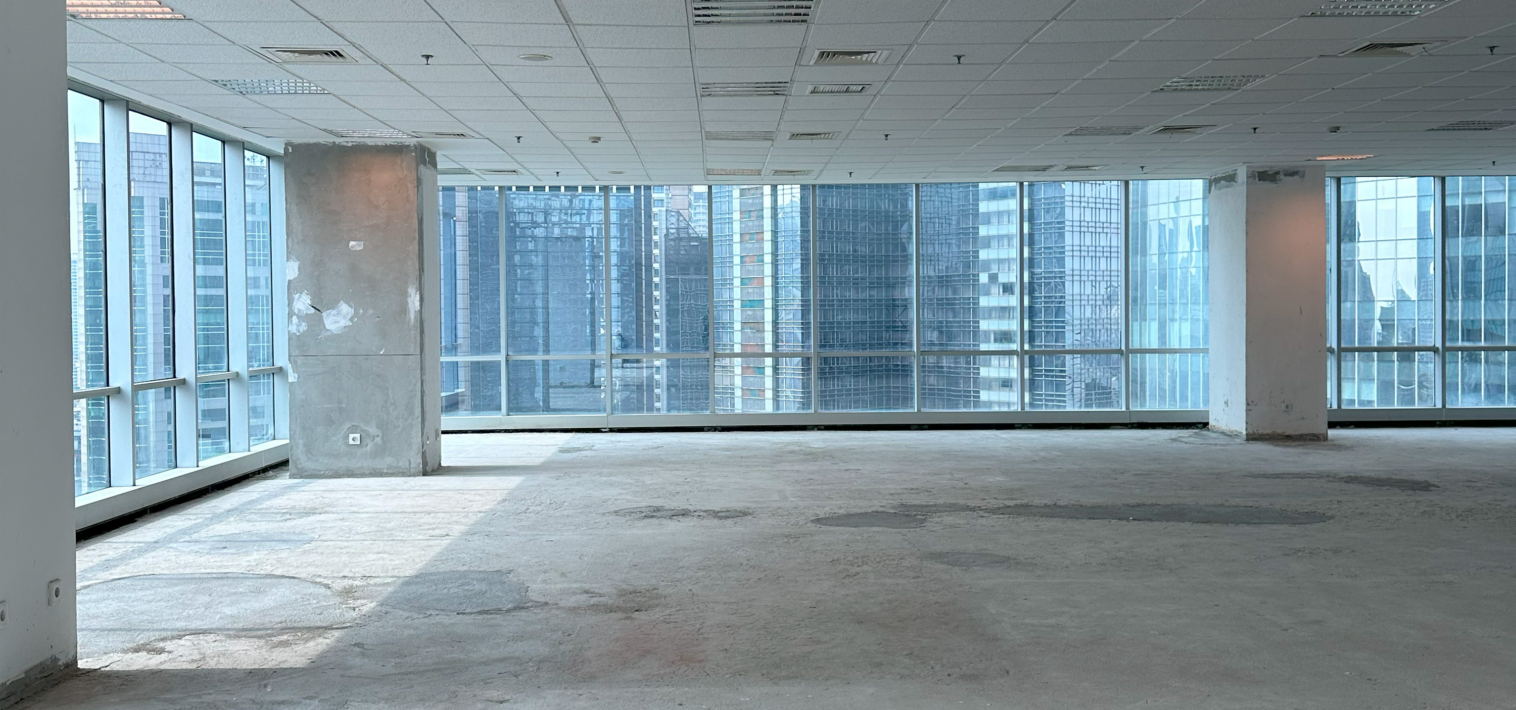 Blank office space ready for lease at Menara Sun Life